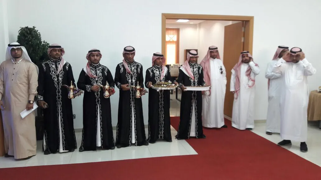 قهوجيين وصبابين بزي موحد - دلة الكيف
